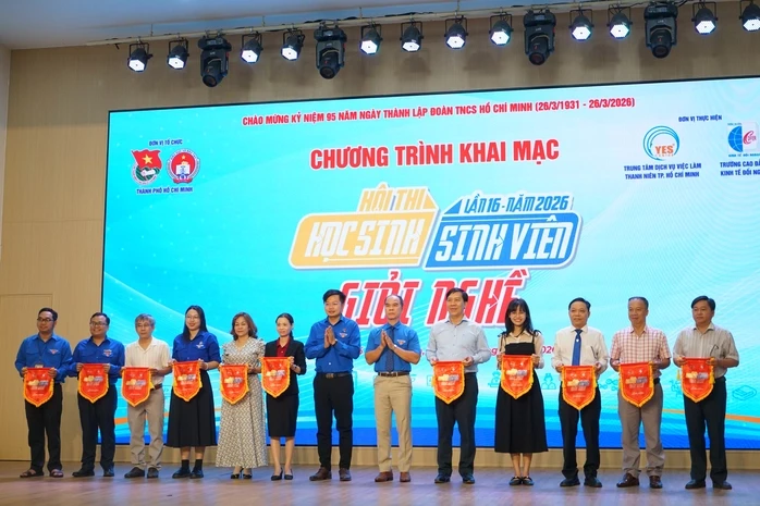 Gần 140 đội với 700 thí sinh tranh tài học sinh, sinh viên giỏi nghề Gần 140 đội với 700 thí sinh tranh tài học sinh, sinh viên giỏi nghề