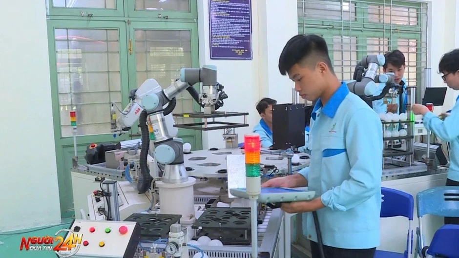 Gần 20.000 học sinh trượt lớp 10 công lập: Rẽ đâu để không thành “lựa chọn cuối”? Gần 20.000 học sinh trượt lớp 10 công lập: Rẽ đâu để không thành “lựa chọn cuối”?