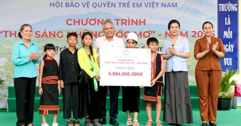 Gần 4,9 tỷ đồng “Thắp sáng những ước mơ” cho trẻ em vùng cao
