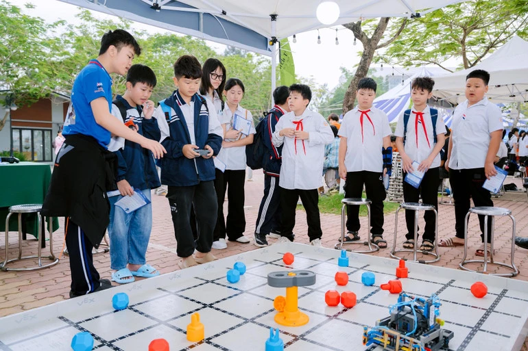 Gần 4.000 người tham gia ngày hội công nghệ FSchools Open Stem day 2026