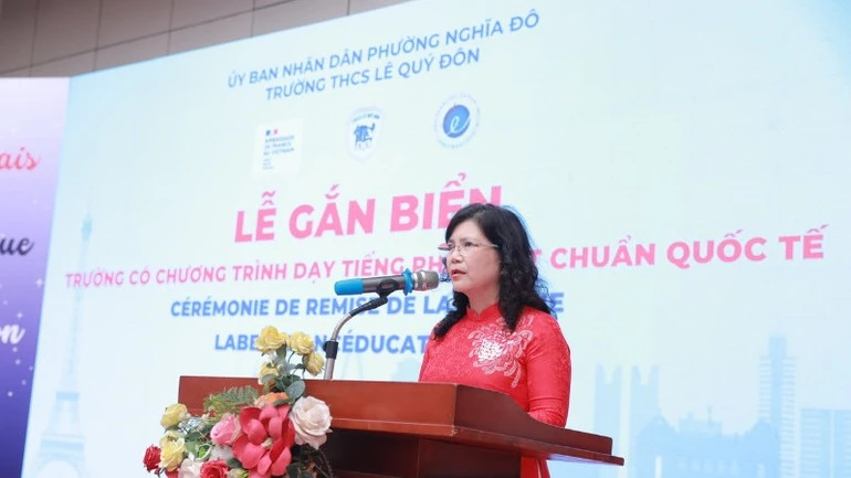 Gắn biển trường có chương trình dạy tiếng Pháp đạt tiêu chuẩn quốc tế Gắn biển trường có chương trình dạy tiếng Pháp đạt tiêu chuẩn quốc tế