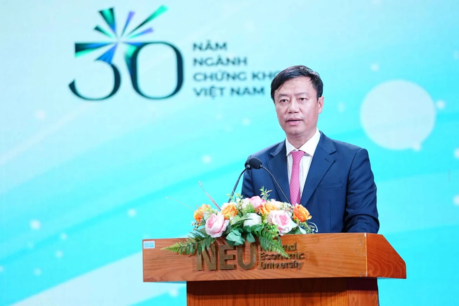Gắn kết đào tạo, nghiên cứu, phổ biến kiến thức về chứng khoán Gắn kết đào tạo, nghiên cứu, phổ biến kiến thức về chứng khoán