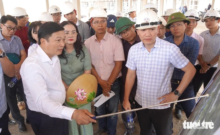 Gần nghìn công nhân hối hả thi công, gấp rút đưa 4 trường nội trú vào hoạt động cuối tháng 7 Gần nghìn công nhân hối hả thi công, gấp rút đưa 4 trường nội trú vào hoạt động cuối tháng 7