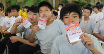 Giấc mơ giản dị của những đứa trẻ chỉ khát khao được đi học