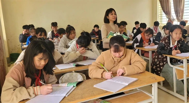 Giải quyết tiền dạy thừa hơn 42.000 giờ học cho giáo viên Giải quyết tiền dạy thừa hơn 42.000 giờ học cho giáo viên