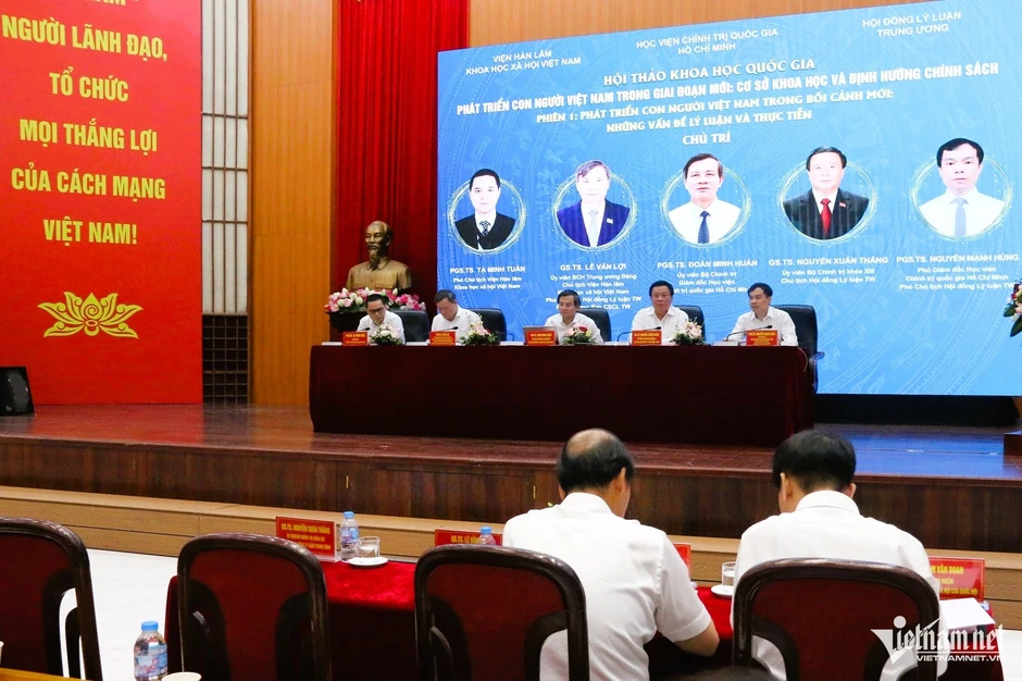 Giáo dục và đào tạo chậm chuyển mạnh sang phát triển tư duy độc lập, sáng tạo Giáo dục và đào tạo chậm chuyển mạnh sang phát triển tư duy độc lập, sáng tạo
