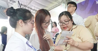 Giáo sư Top 100.000 thế giới nhắn sinh viên: Đừng chỉ tìm công việc có thu nhập!
