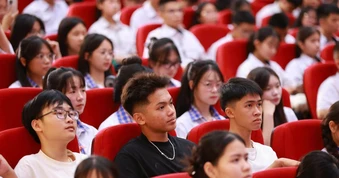 Giáo sư trẻ nhất ngành luật chỉ ra 3 yếu tố để thành công trong nghề