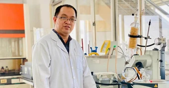Giáo sư Việt nhận giải biên tập xuất sắc của nhà xuất bản nổi tiếng thế giới