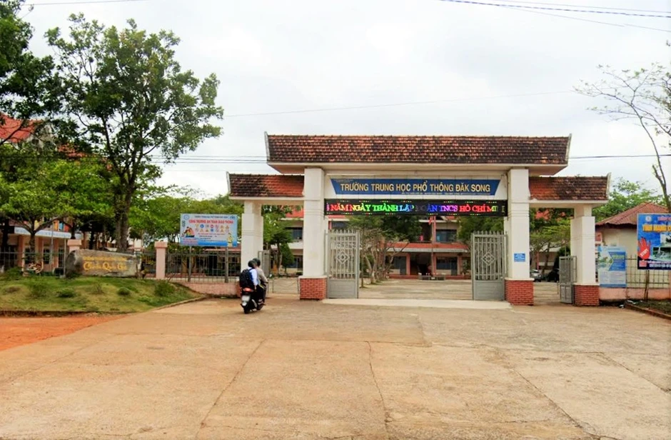 Giáo viên bị phát tán hình ảnh nhạy cảm ở trường: Đề nghị công an điều tra Giáo viên bị phát tán hình ảnh nhạy cảm ở trường: Đề nghị công an điều tra