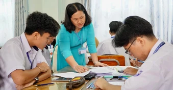 Giáo viên đi dạy bao lâu thì bắt đầu được nhận phụ cấp thâm niên?