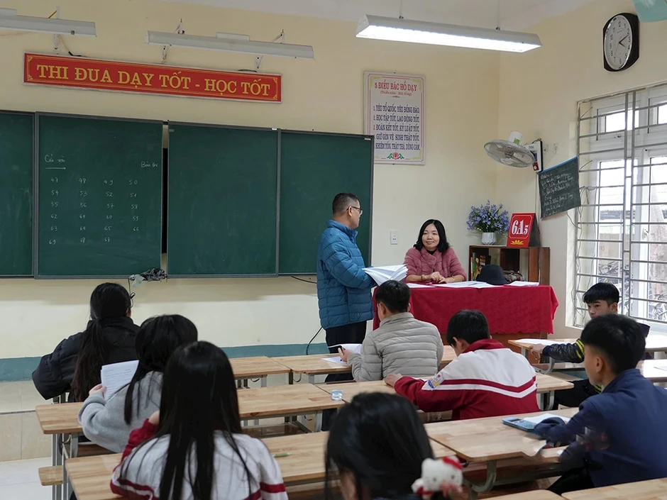 Giáo viên hợp đồng kêu cứu vì bị nợ lương nhiều tháng Giáo viên hợp đồng kêu cứu vì bị nợ lương nhiều tháng