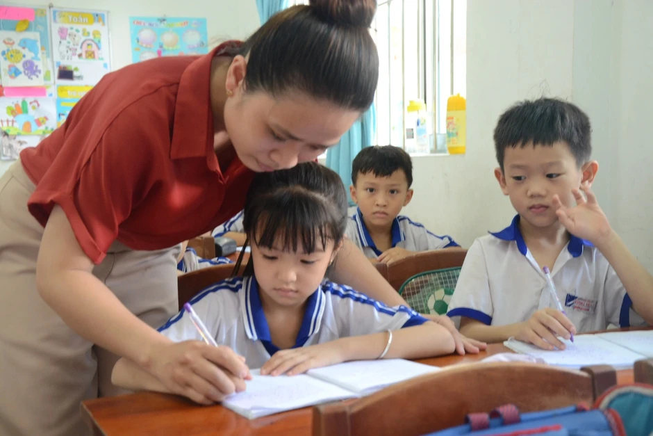 Giáo viên lo thiệt thòi vì cách tính định mức tiết dạy, Bộ GD&ĐT nói gì?