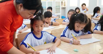 Giáo viên nghỉ hè 8 tuần hưởng nguyên lương, có phải “đặc quyền"?