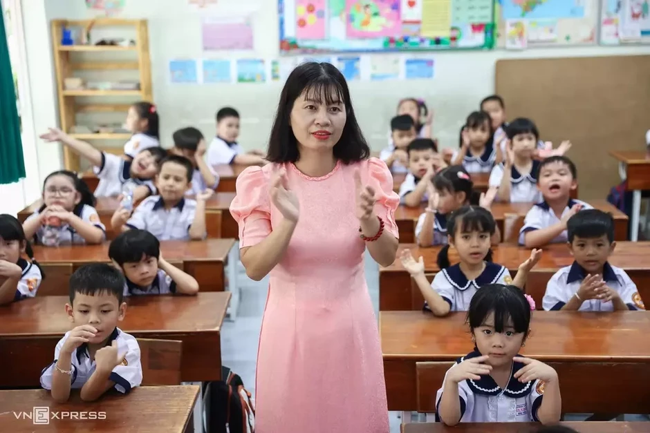 Giáo viên nghỉ hưu được ký hợp đồng dạy toàn thời gian