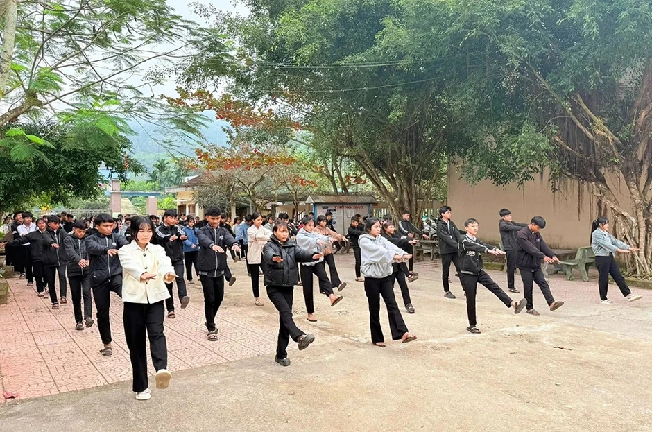 'Gieo chữ' trên non: Đổi thay ở ngôi trường từng 'đội sổ' 'Gieo chữ' trên non: Đổi thay ở ngôi trường từng 'đội sổ'