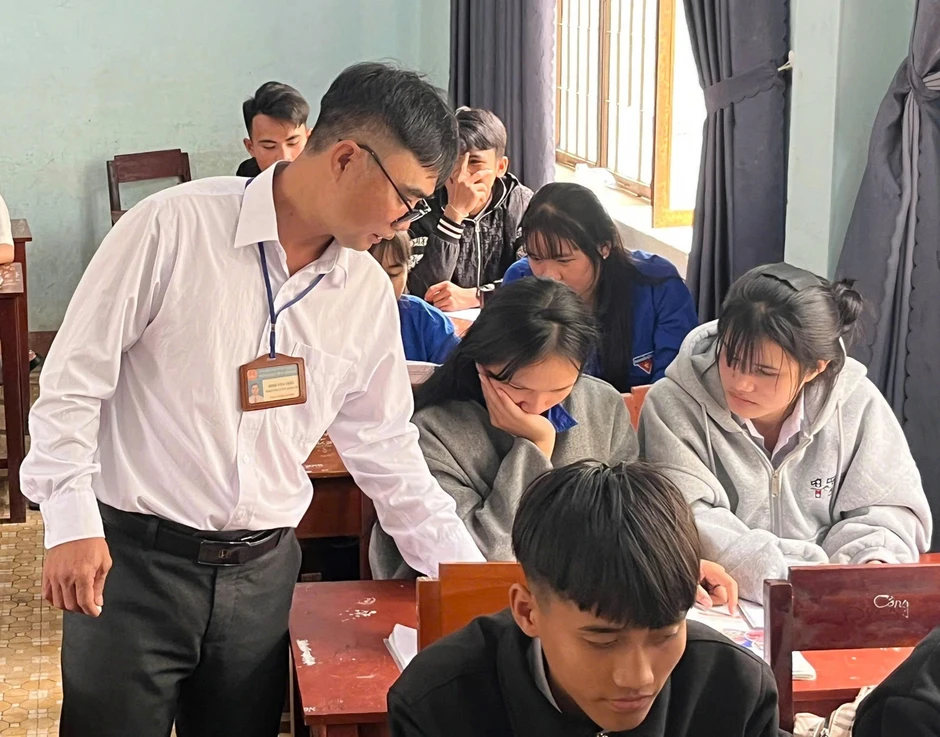 'Gieo chữ' trên non: Hành trình nhọc nhằn của người thầy 'Gieo chữ' trên non: Hành trình nhọc nhằn của người thầy