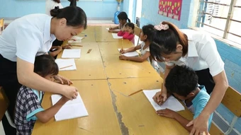 Giữ con chữ cho trẻ em dân tộc Raglai