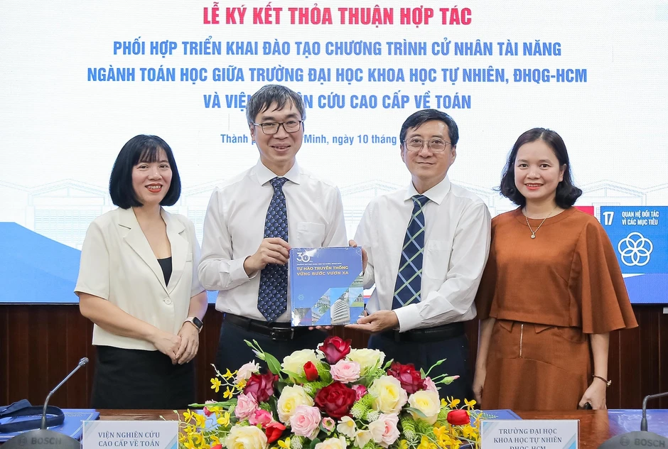 GS Ngô Bảo Châu trực tiếp tuyển chọn, cấp học bổng 15 triệu/tháng cho sinh viên Toán GS Ngô Bảo Châu trực tiếp tuyển chọn, cấp học bổng 15 triệu/tháng cho sinh viên Toán