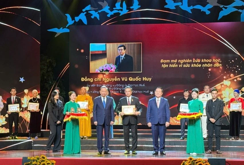 GS-TS Nguyễn Vũ Quốc Huy làm quyền Giám đốc Đại học Huế GS-TS Nguyễn Vũ Quốc Huy làm quyền Giám đốc Đại học Huế
