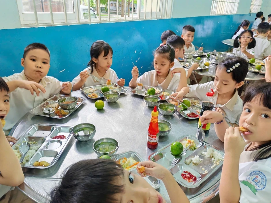 Hà Nội ban hành quy trình 10 bước tổ chức bữa ăn bán trú cho học sinh