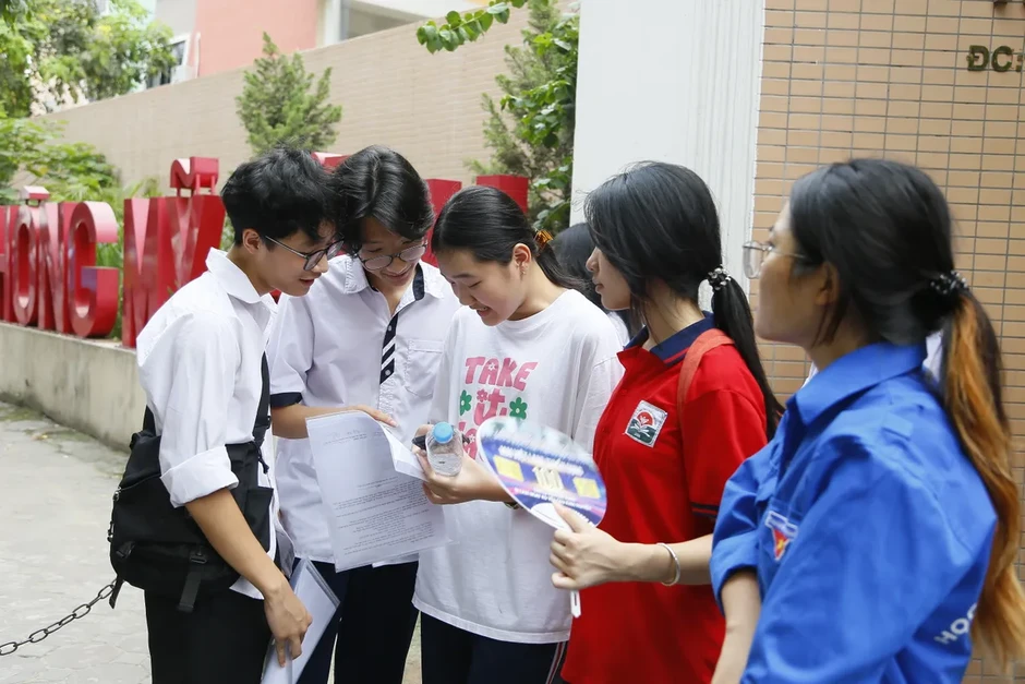 Hà Nội công nhận 946 học sinh tuyển thẳng vào lớp 10 công lập Hà Nội công nhận 946 học sinh tuyển thẳng vào lớp 10 công lập
