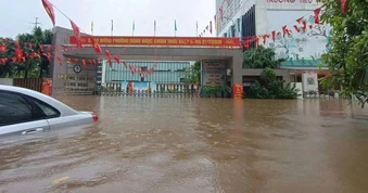 Hà Nội: Hàng loạt trường hoãn tựu trường, học online vì mưa lớn