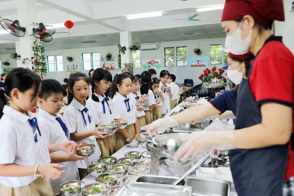 Hà Nội: Hỗ trợ bữa ăn bán trú cho học sinh tiểu học từ năm học 2026-2027 Hà Nội: Hỗ trợ bữa ăn bán trú cho học sinh tiểu học từ năm học 2026-2027