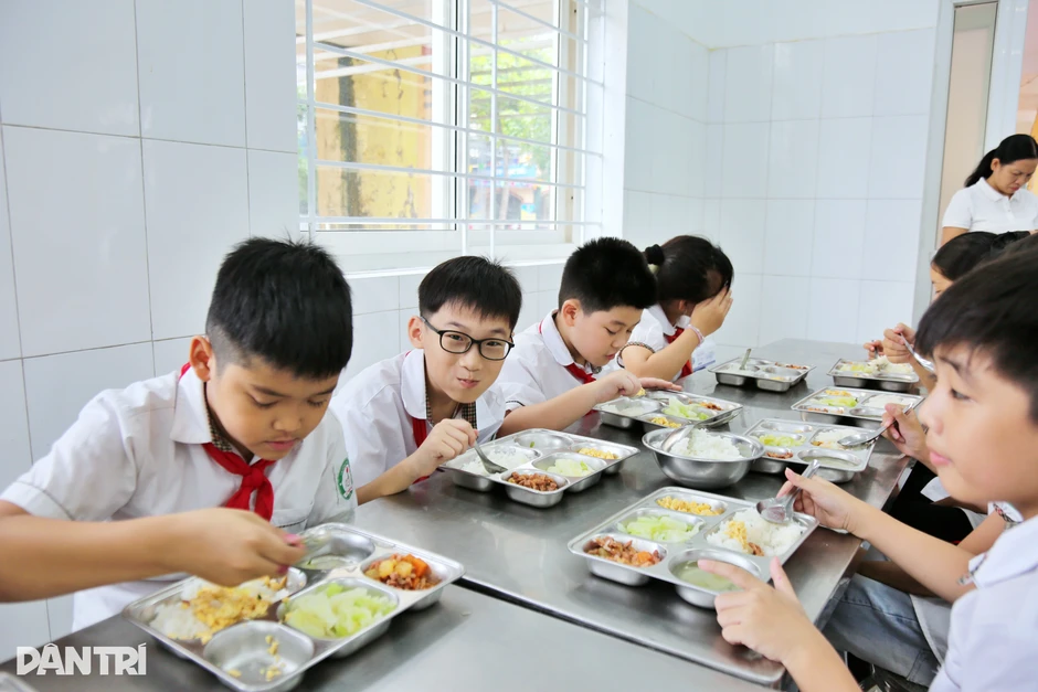 Hà Nội lập 4 đoàn kiểm tra đột xuất bữa ăn bán trú tại các trường Hà Nội lập 4 đoàn kiểm tra đột xuất bữa ăn bán trú tại các trường