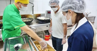 Hà Nội lập 4 đoàn kiểm tra đột xuất bữa ăn bán trú tại các trường