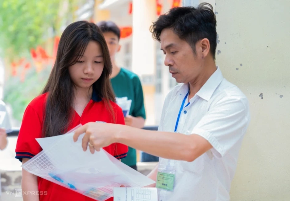 Hà Nội yêu cầu trường tư không thu tiền cọc lớp 10