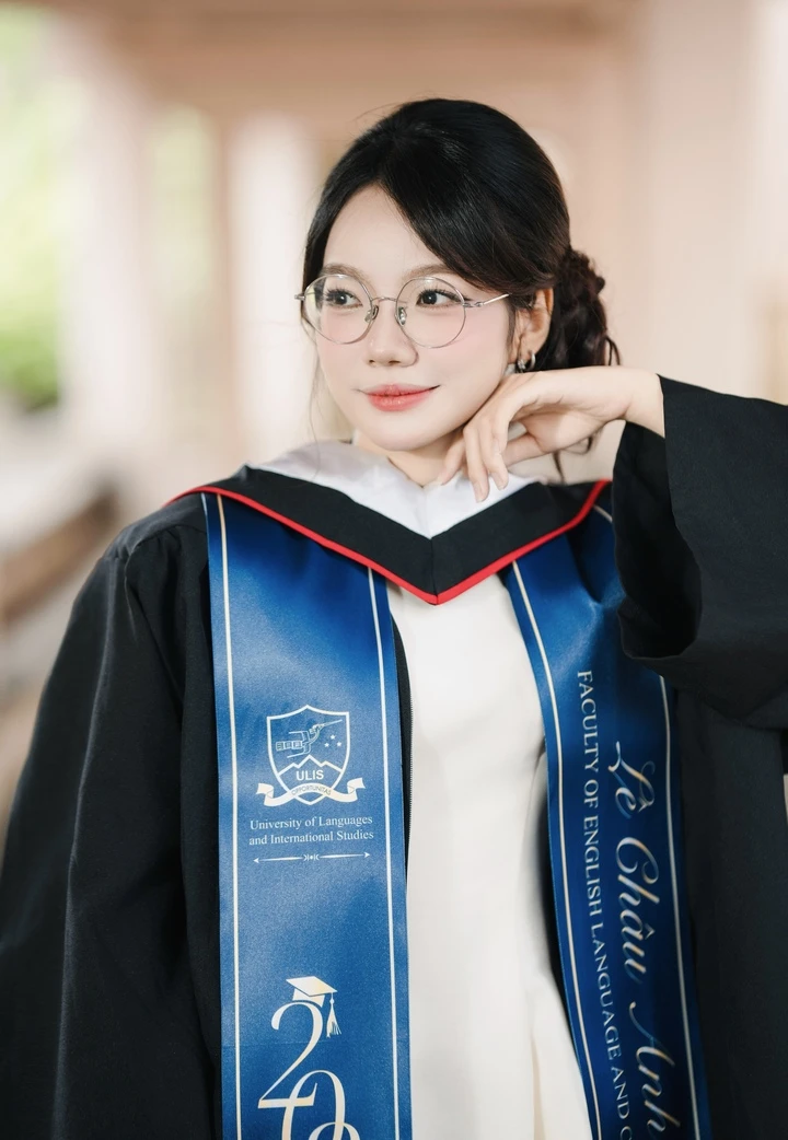 Hai chị em sinh đôi cùng tốt nghiệp Xuất sắc Đại học Ngoại ngữ Hai chị em sinh đôi cùng tốt nghiệp Xuất sắc Đại học Ngoại ngữ