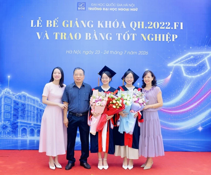 Hai chị em sinh đôi cùng tốt nghiệp Xuất sắc Đại học Ngoại ngữ Hai chị em sinh đôi cùng tốt nghiệp Xuất sắc Đại học Ngoại ngữ
