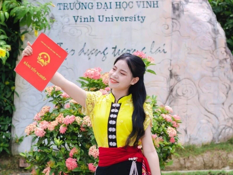 Hai cô giáo 10X trúng cử đại biểu Quốc hội: Những khát vọng từ bục giảng Hai cô giáo 10X trúng cử đại biểu Quốc hội: Những khát vọng từ bục giảng