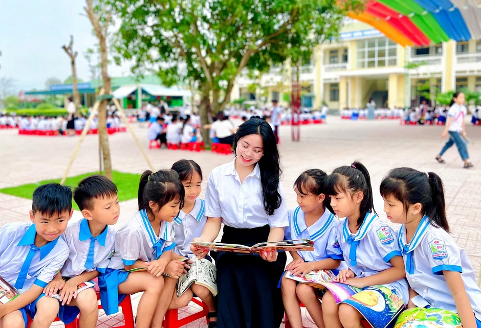 Hai cô giáo 10X trúng cử đại biểu Quốc hội: Những khát vọng từ bục giảng Hai cô giáo 10X trúng cử đại biểu Quốc hội: Những khát vọng từ bục giảng
