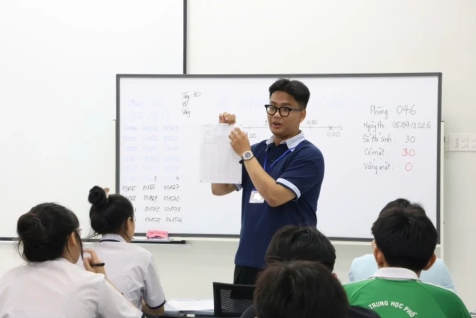 Hai học sinh khai gian tuổi để thi đánh giá năng lực Hai học sinh khai gian tuổi để thi đánh giá năng lực