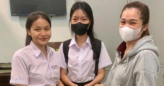 Hai nữ sinh khiến dân mạng “thả tim” vì hành động đẹp