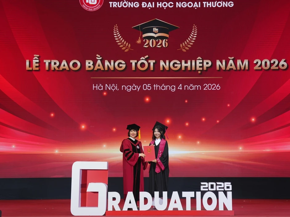 Hai nữ thủ khoa toàn quốc tốt nghiệp sớm loại xuất sắc tại Trường ĐH Ngoại thương Hai nữ thủ khoa toàn quốc tốt nghiệp sớm loại xuất sắc tại Trường ĐH Ngoại thương