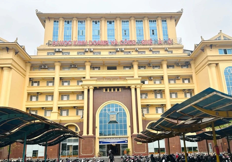 Hai sinh viên Y khoa livestream phản cảm bị đình chỉ học Hai sinh viên Y khoa livestream phản cảm bị đình chỉ học