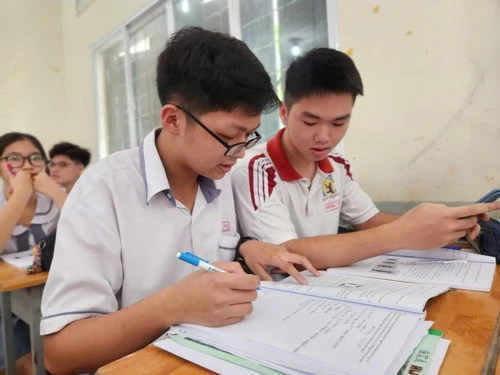 Hạn chế tình trạng học sinh học thêm ngoài trường Hạn chế tình trạng học sinh học thêm ngoài trường