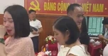Hàng chục giáo viên bật khóc trong ngày chia tay hiệu trưởng gắn bó 14 năm