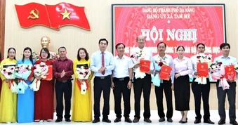 Hàng chục hiệu trưởng, hiệu phó xin làm giáo viên sau khi giảm 16 trường