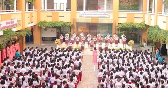 Hàng chục học sinh nghi ngộ độc, trường thay đổi hình thức học tập