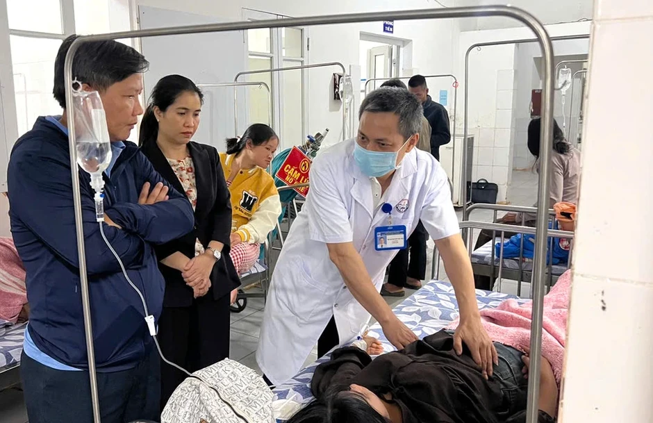 Hàng chục học sinh ở Quảng Trị nhập viện nghi do ăn bánh mì Hàng chục học sinh ở Quảng Trị nhập viện nghi do ăn bánh mì