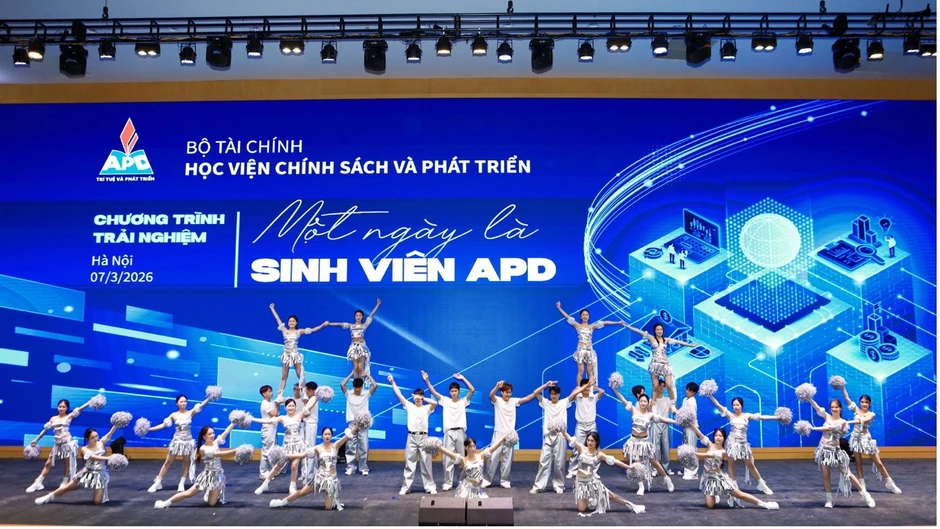 Hàng trăm học sinh THPT được "học thật" tại giảng đường, tự mình giải bài toán chọn ngành Hàng trăm học sinh THPT được "học thật" tại giảng đường, tự mình giải bài toán chọn ngành