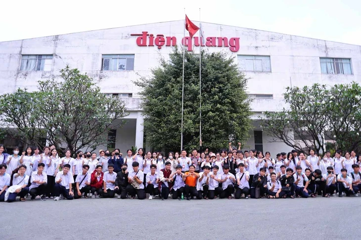 Hàng trăm học sinh TP.HCM khám phá dây chuyền sản xuất công nghiệp Hàng trăm học sinh TP.HCM khám phá dây chuyền sản xuất công nghiệp