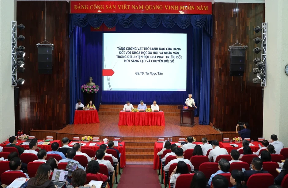Hàng trăm nhà khoa học bàn cách gỡ 'điểm nghẽn' cho lĩnh vực khoa học xã hội Hàng trăm nhà khoa học bàn cách gỡ 'điểm nghẽn' cho lĩnh vực khoa học xã hội