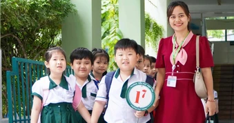 Hàng trăm trường học ở TPHCM đã sáp nhập, đổi tên, có hiệu trưởng mới