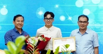 Hành động đẹp của nam sinh sau khi tài khoản nhận được 900 triệu đồng