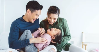Hãy dạy con bạn: Khi chọn bạn đời, đừng nhìn vào học vấn, ngoại hình, nhà cửa hay xe cộ; thay vào đó, chú ý 4 chi tiết này!
